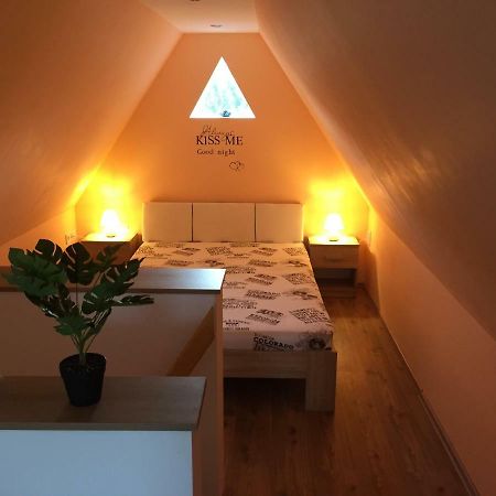 Izabella Vendeghaz Somlo Apartment Doba Екстериор снимка