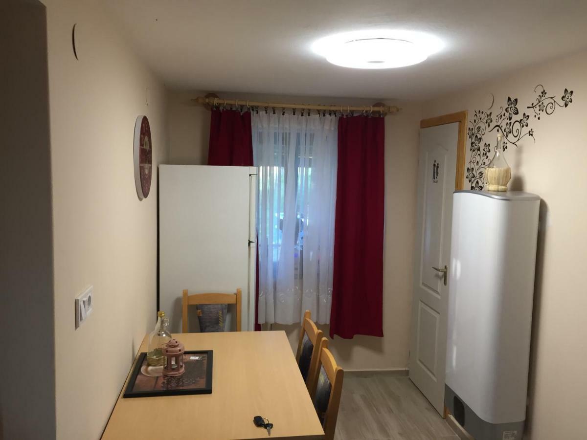 Izabella Vendeghaz Somlo Apartment Doba Екстериор снимка