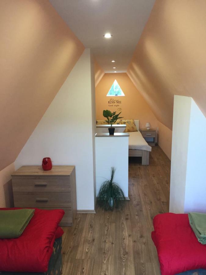 Izabella Vendeghaz Somlo Apartment Doba Екстериор снимка