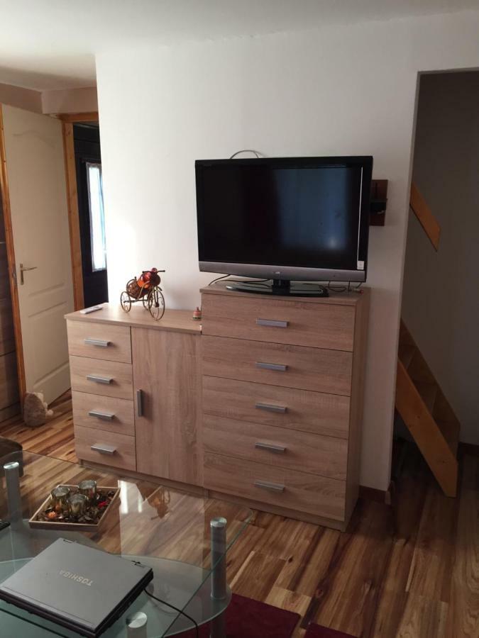 Izabella Vendeghaz Somlo Apartment Doba Екстериор снимка